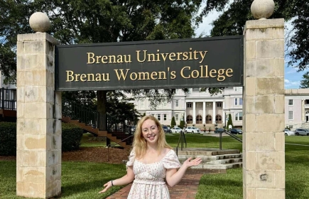 Stella Hattinger har bytt vardagen hemma i Borås mot studier i USA. Hon är den första Georgiastipendiaten från Borås.